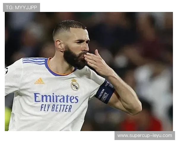 本泽马金球奖评选风波：球迷热议与争议不断