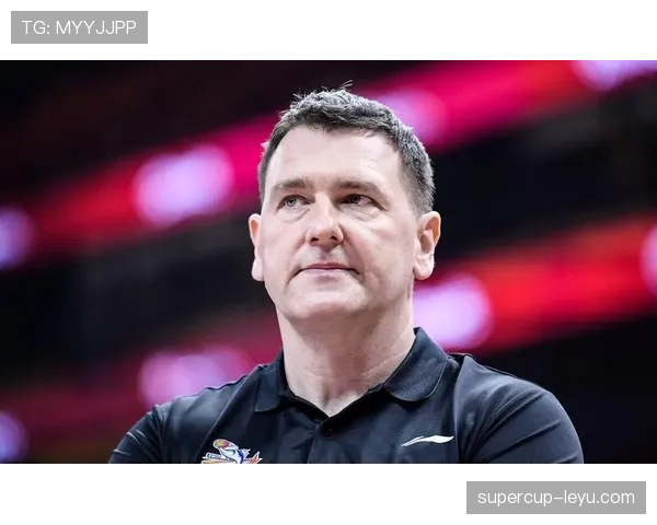 戴维斯硬仗显巨星本色，强势表现点燃球迷期待