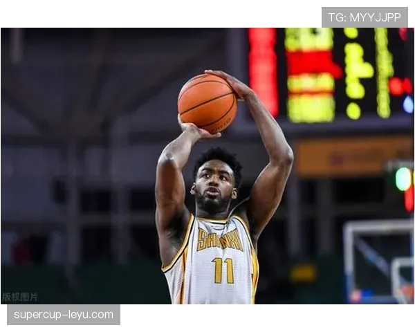 卡梅隆·阿彻状态稳健,助力球队提升争冠竞争力 卡梅隆·阿彻状态稳健,助力球队提升争冠竞争力