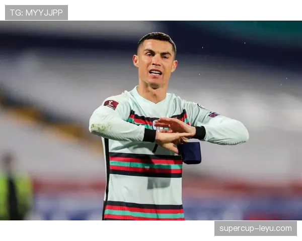 葡萄牙国家队新款战袍亮相，球迷热议其设计与意义分析