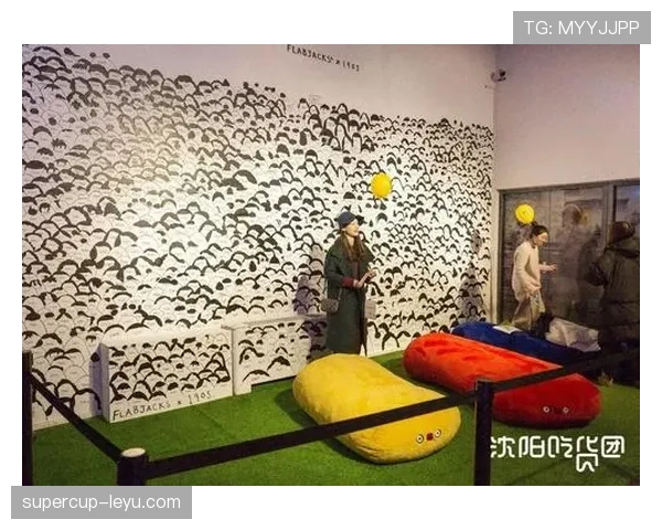 辛德胡平时像隔壁妹妹，行李一放瞬间变成土豪展览，我还以为走错片场